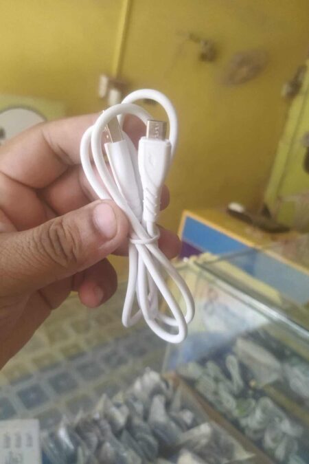 V8 Fish Cable White